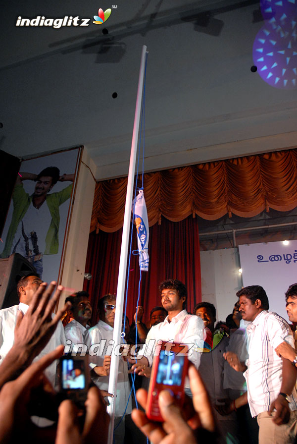 Vijay's Unveils Fan Club Flag