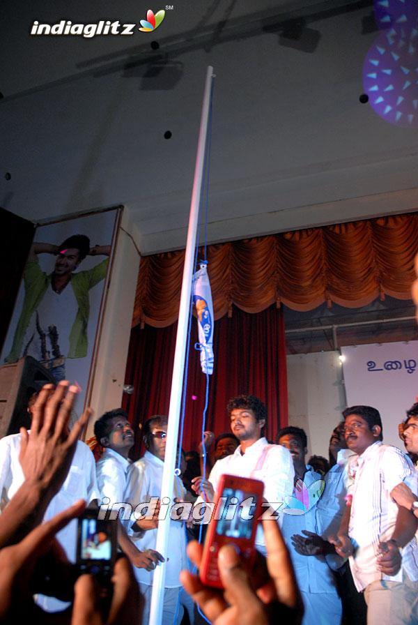 Vijay's Unveils Fan Club Flag