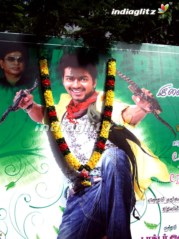 Vijay's Unveils Fan Club Flag