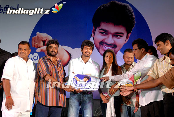 Vijay's Unveils Fan Club Flag