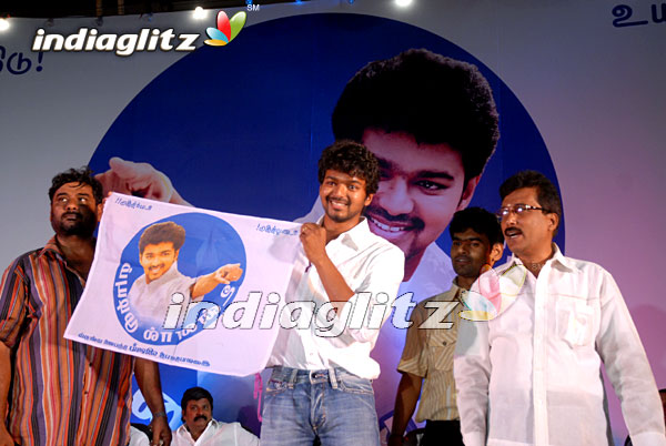 Vijay's Unveils Fan Club Flag