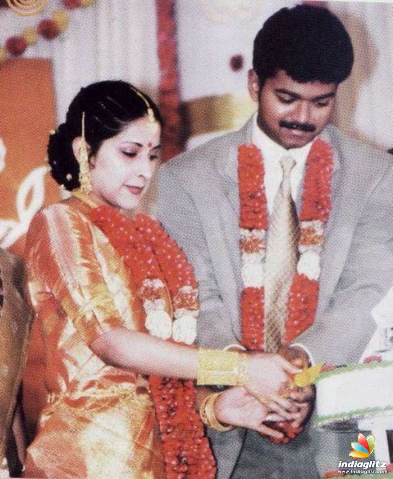 Thalapathy Vijay-Sangeetha 19th Wedding Anniversary Album