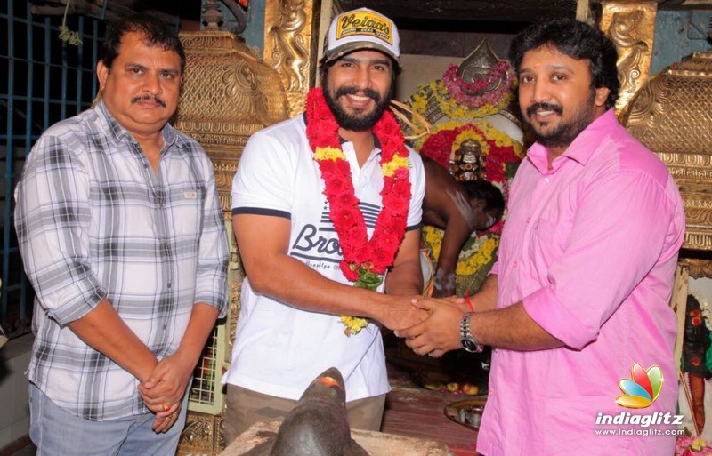 Vishnu Vishal and director Ezhil's next film started with Pooja