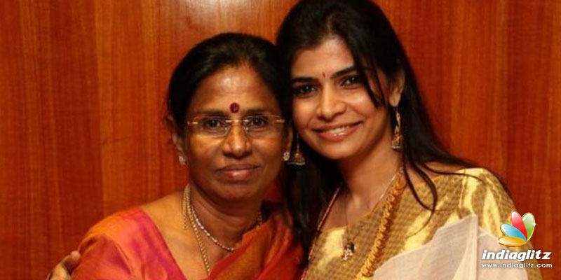 Chinmayi apologises for her mothers statement!