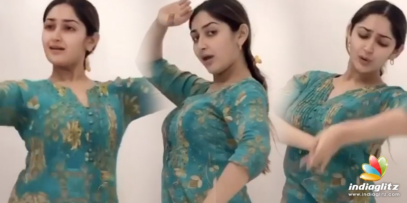 Sayyeshaas latest stunning dance video rocks internet!