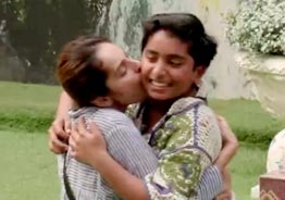 Shruthika's Emotional Reunion with Son in Bigg Boss House Goes Viral