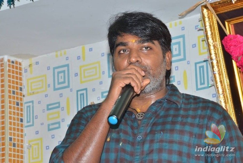 Vijay Sethupathi donates blood for Stunt men 