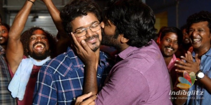 Vijay Sethupathis kiss to Thalapathy Vijay photo released with major update