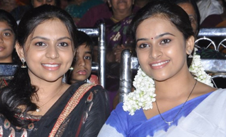 Sri Divya salutes sister