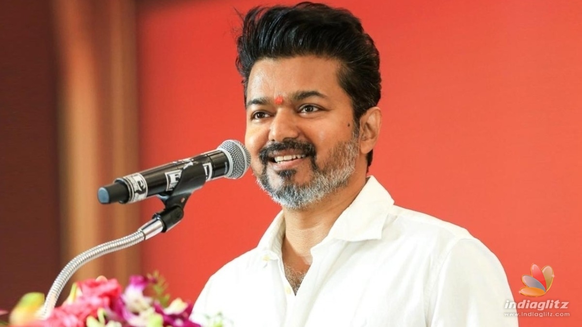 Vijay condemns state governmentâs inability and encourages students to join politics in his felicitation event!