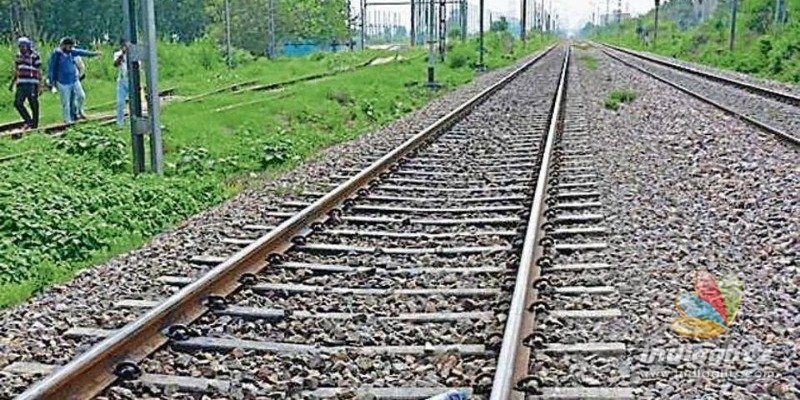 Tamil Nadu: Lovers commit suicide by jumping in front of train