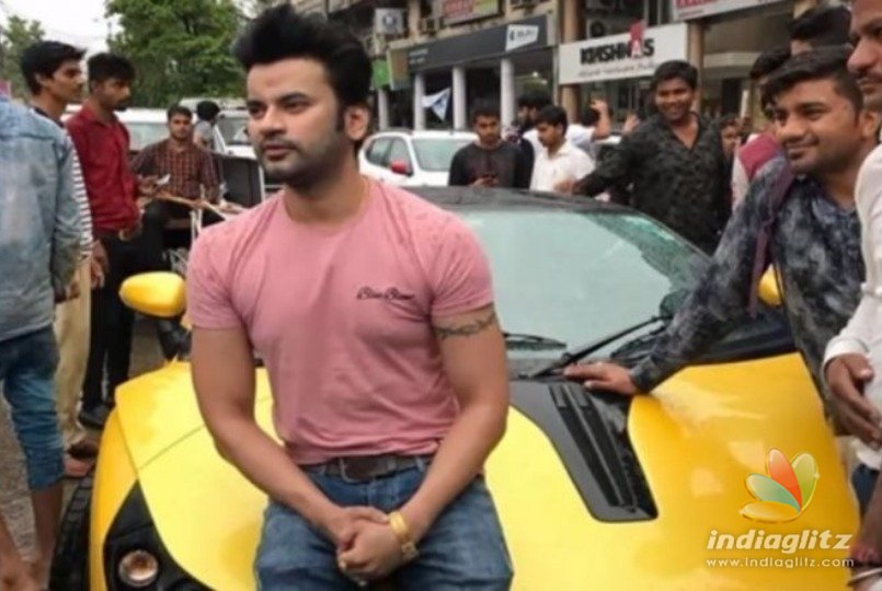 Indian doctor who collects garbage in his Rs.70 lakh worth luxury car!