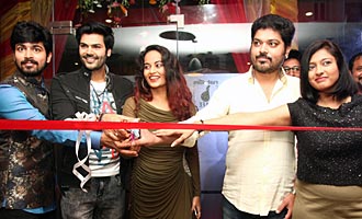 Bigg Boss Contestants Launch Naturals' B Cafe