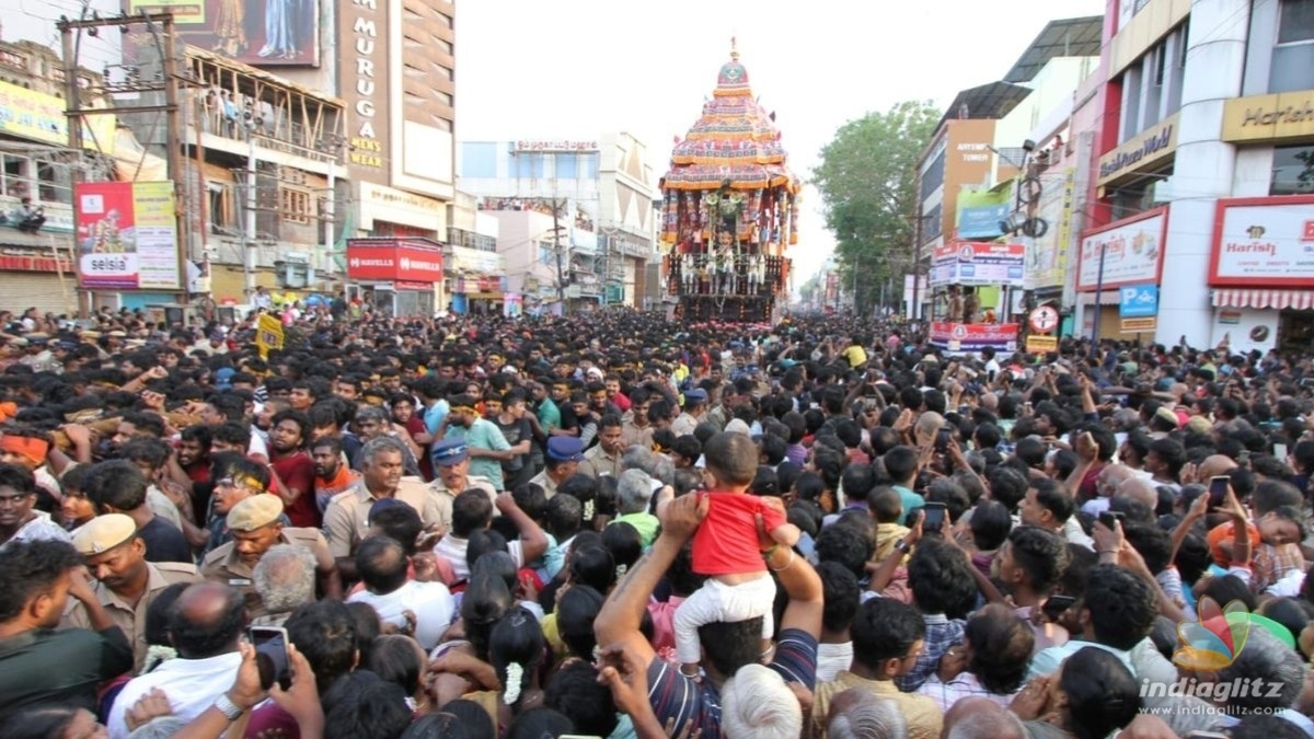 மதுரை மீனாட்சி அம்மன் சித்திரை திருவிழா தேரோட்டத்தில் களை கட்டிய மக்கள்! விண்ணை முட்டிய ஹர ஹர மகா தேவா  கோஷம் !