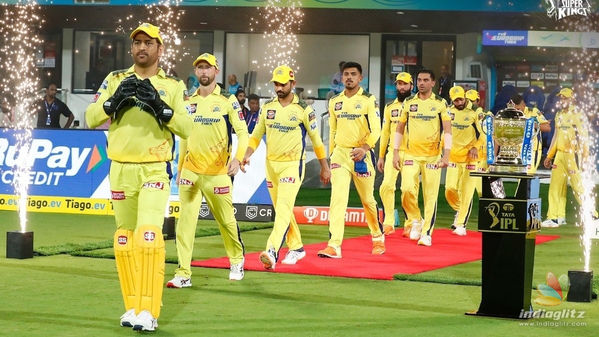 Thala Dhoni-led Chennai Super Kings creates a new record in IPL history by entering the finals again!