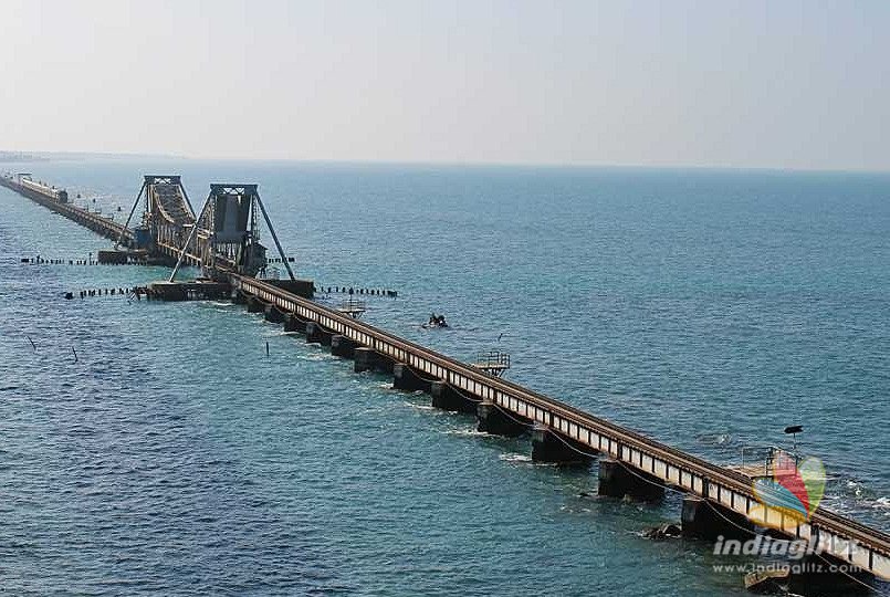 Cyclone warning: Cage 3 hoisted at Pamban Port