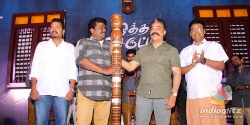 Parthiban presents torch light shaped sceptre for Kamal Haasan