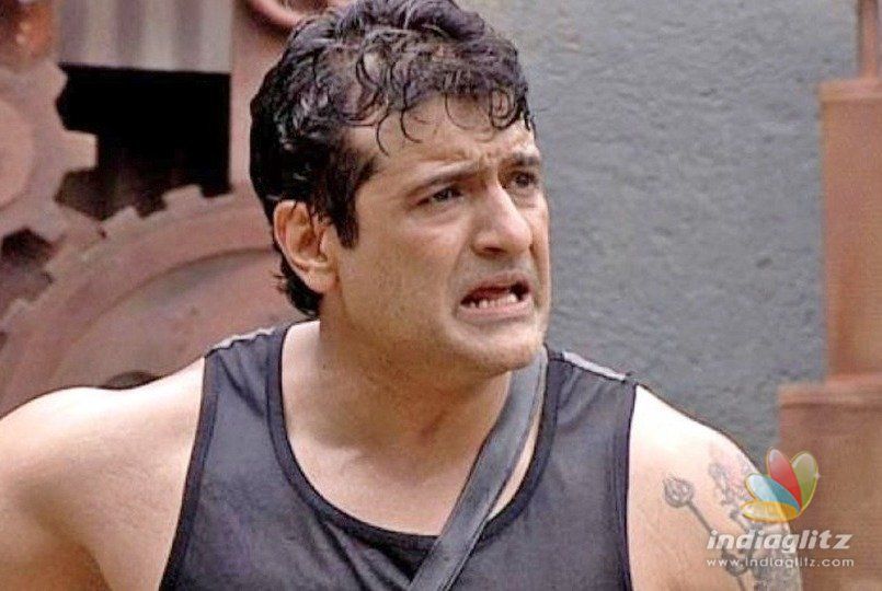 OMG! BIgg Boss Actor urinates in front of heroines house as revenge