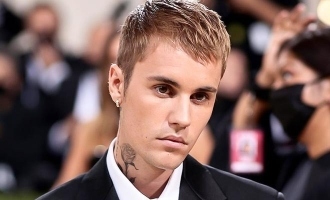 Justin Beiber rare facial condition Justin Beiber facial paralysis