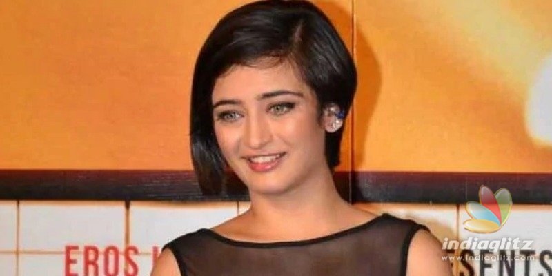 Akshara Haasan releases shocking video of residential building collpasing