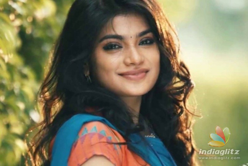 Oviya replaced in new movie 