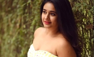 Actress Poonam Bajwa Latest Swimming Pool Pictures Viral Photos