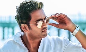 Santhanam's stunning display of martial arts