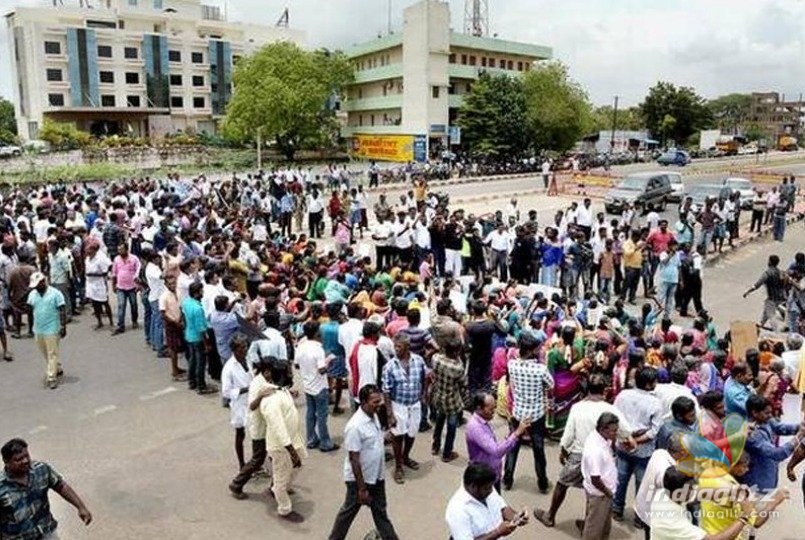 Youth Congress cadres arrested for demanding closure of Sterlite Industries