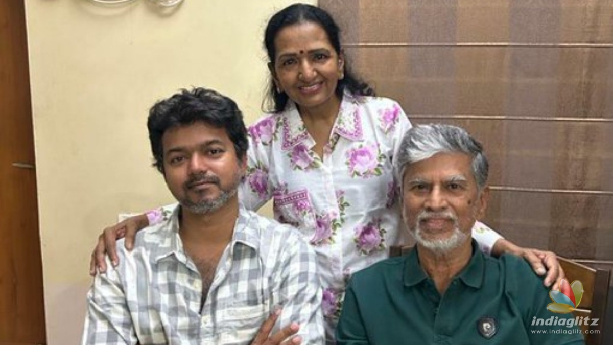 Thalapathy Vijay meets his dad S.A. Chandrasekhar - Adorable pic goes viral