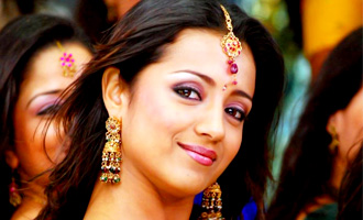 Trisha to wear Kakhi in Thoongavanam