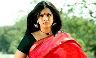 Vishal smitten by Varalakshmi's killer looks