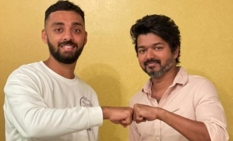 Varun Chakravarthy meets Thalapathy Vijay KKR Master