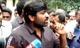 Vijay Sethupathi tackles probing questions of reporter