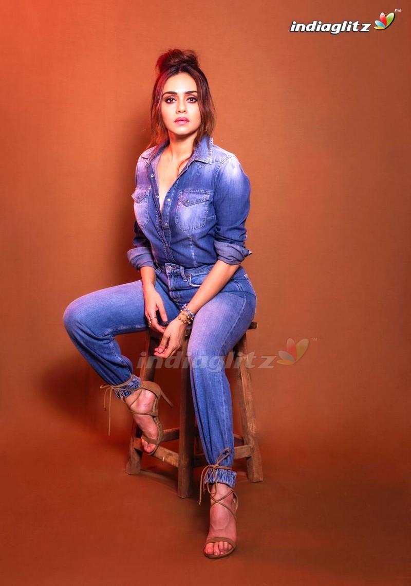 Amruta Khanvilkar