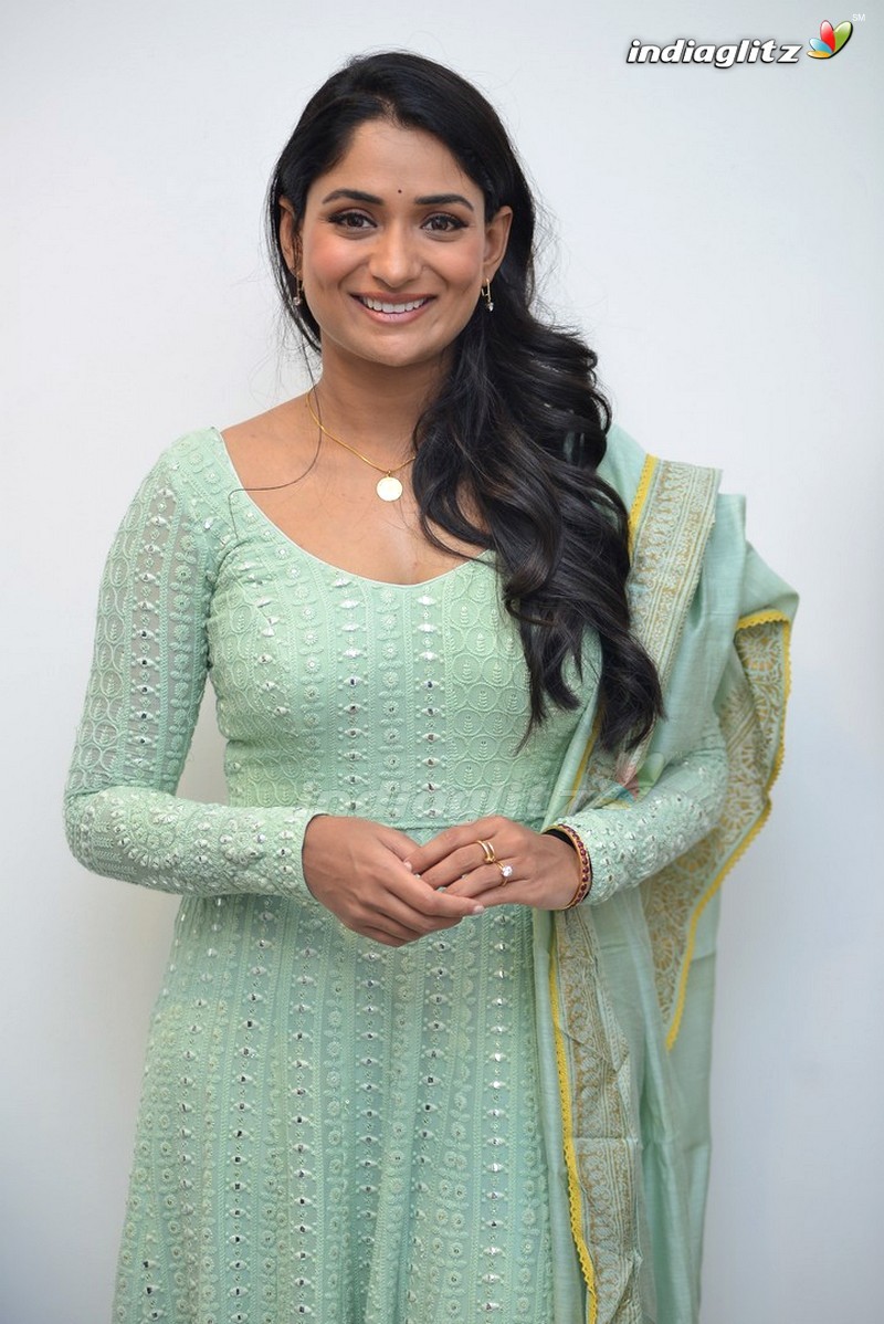 Sandhya Raju