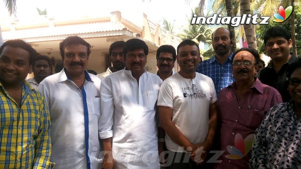 Mahesh Babu Bonds With Family