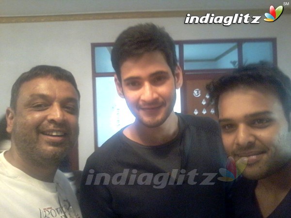 Mahesh Babu Bonds With Family