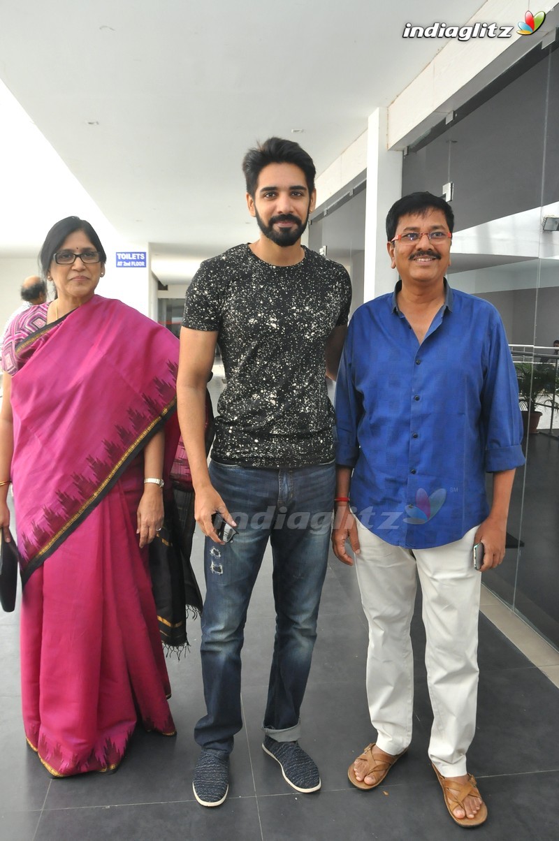 'Aatadukundam Raa' Success Meet