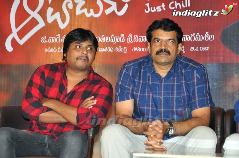 'Aatadukundam Raa' Success Meet