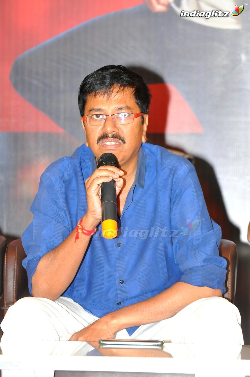 'Aatadukundam Raa' Success Meet