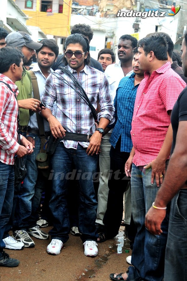 Allu Arjun Promotes Vedam