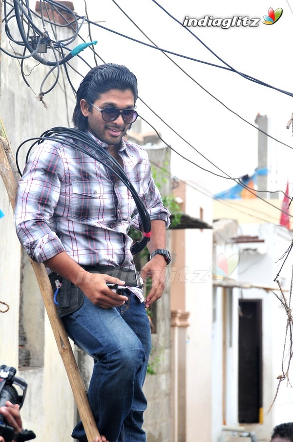 Allu Arjun Promotes Vedam