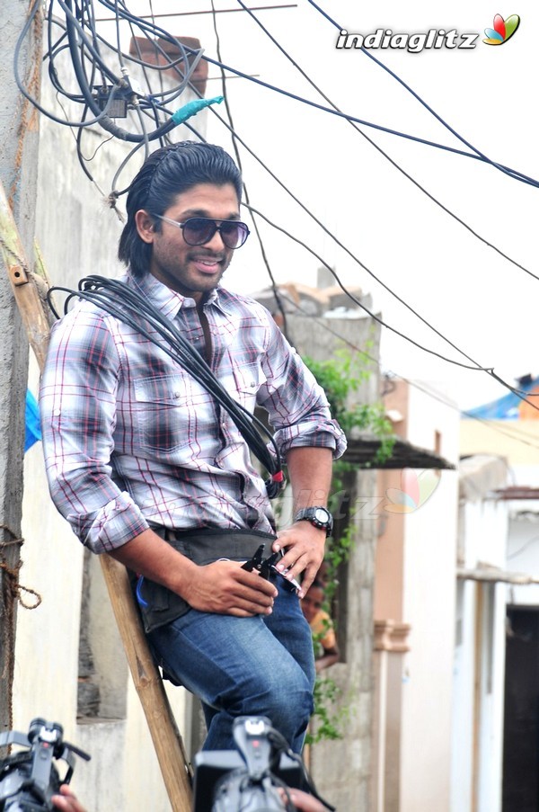 Allu Arjun Promotes Vedam