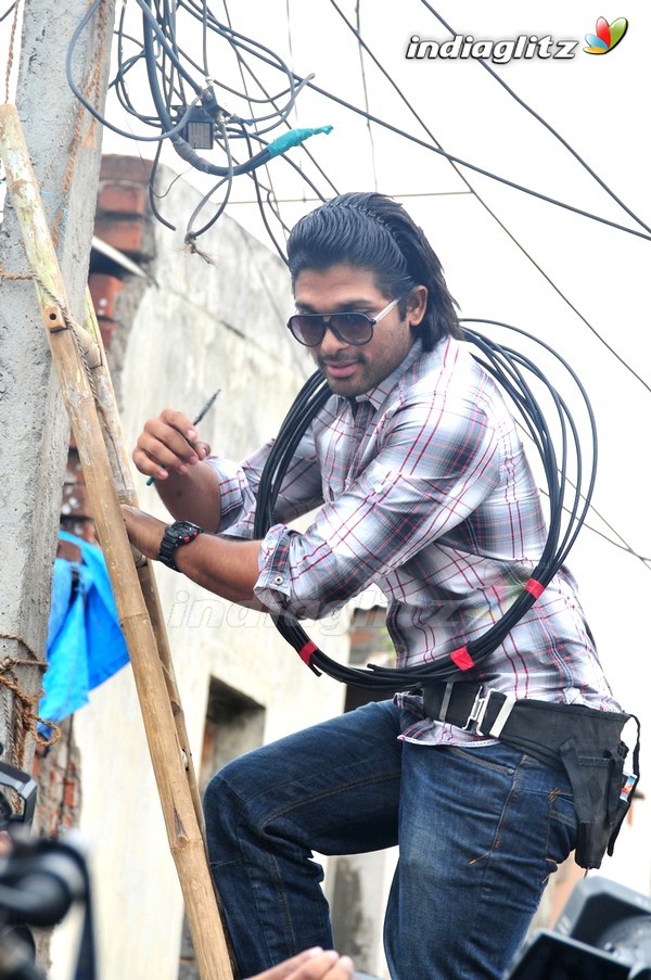 Allu Arjun Promotes Vedam