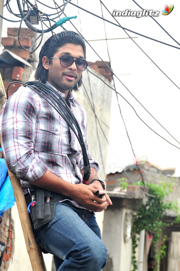 Allu Arjun Promotes Vedam