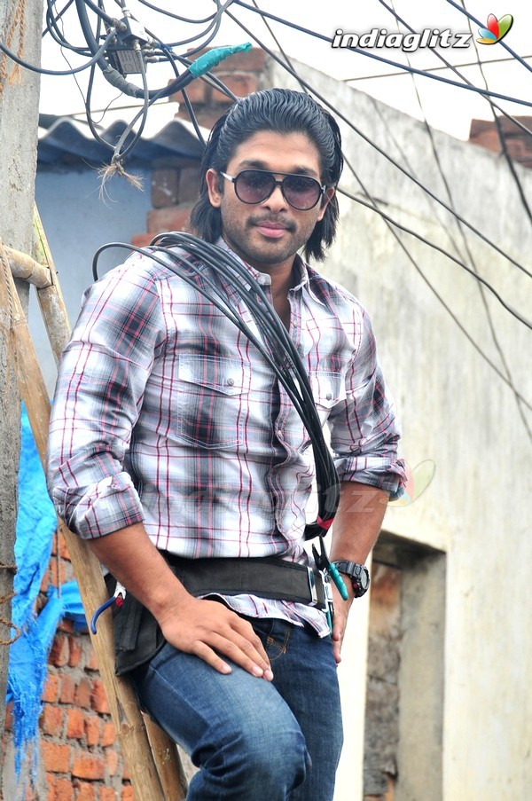 Allu Arjun Promotes Vedam