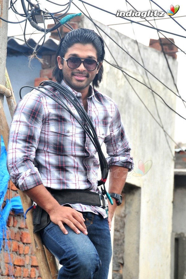 Allu Arjun Promotes Vedam