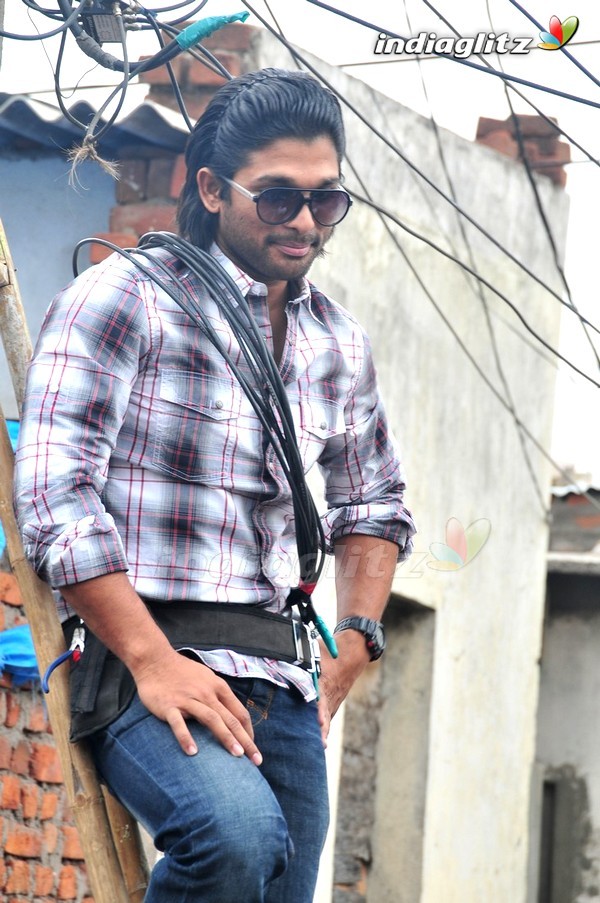 Allu Arjun Promotes Vedam