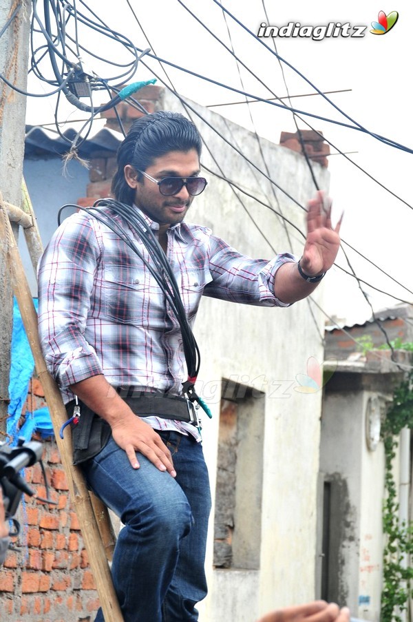 Allu Arjun Promotes Vedam