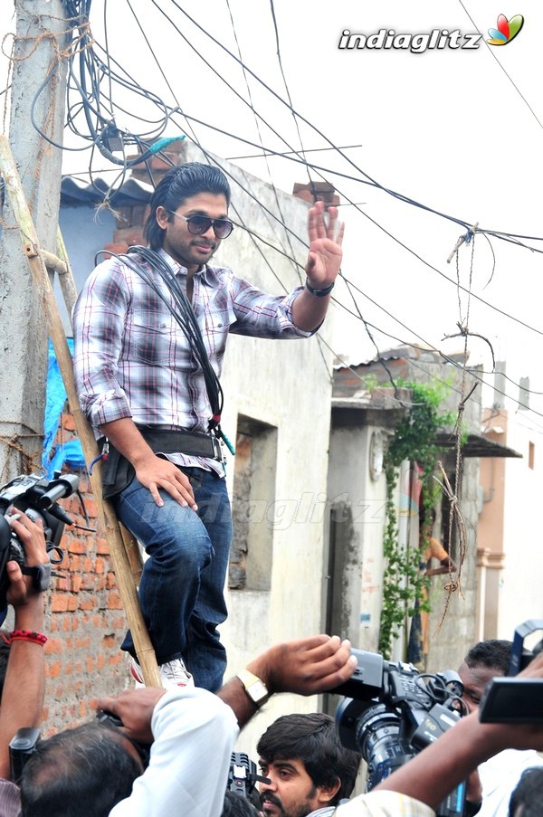 Allu Arjun Promotes Vedam